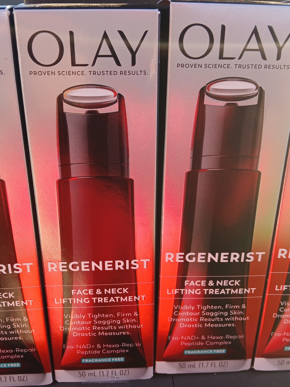 OLAY Regenerist Face & Neck Lifting Treatment - Red Gradient Packaging